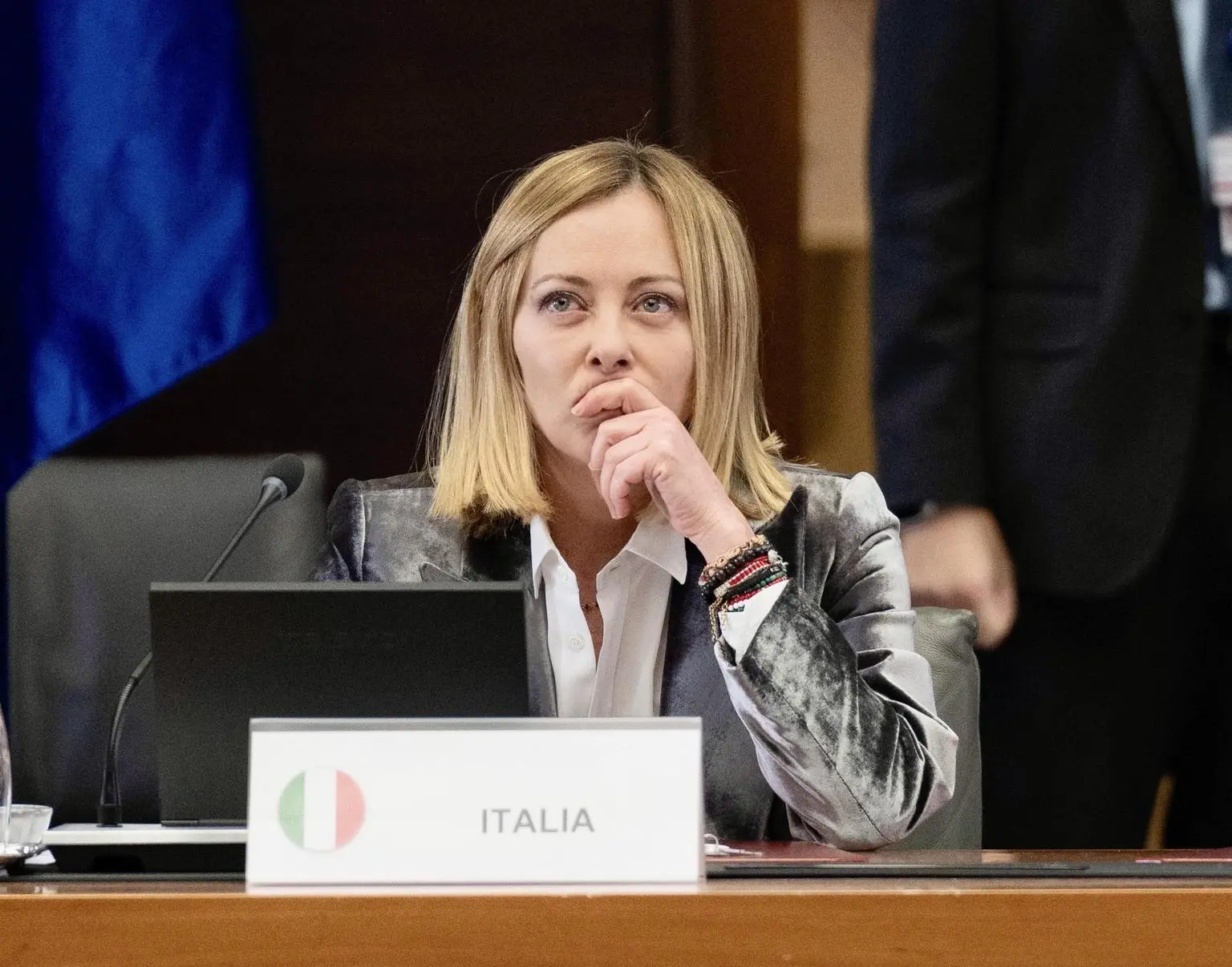 Caso Almasri, le opposizioni non mollano: “Informativa non esaustiva, venga Meloni”