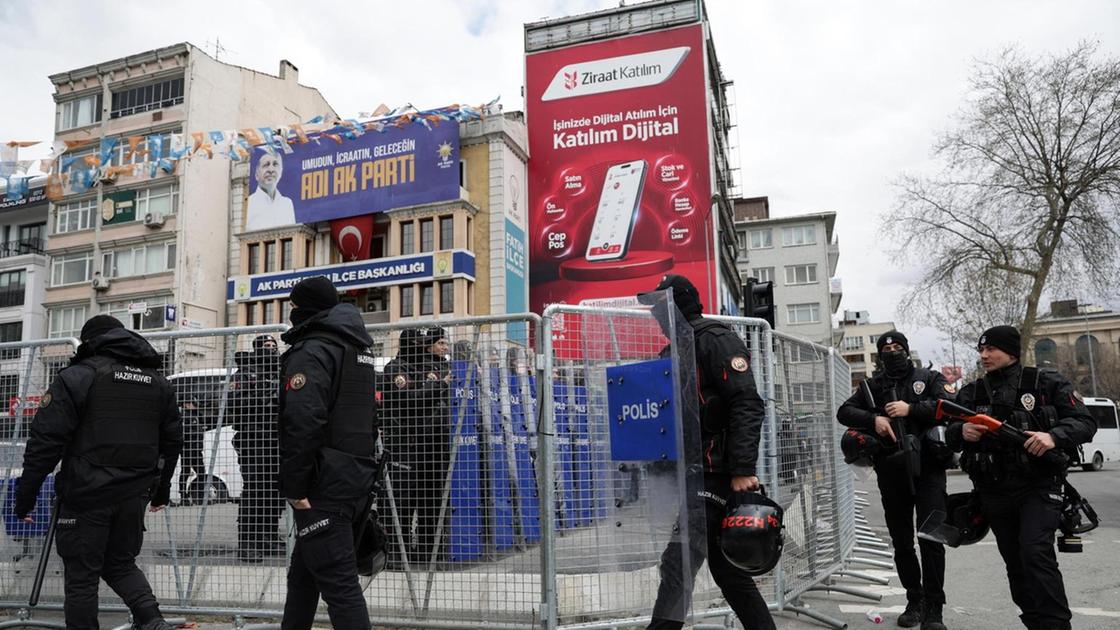 Protesta degli studenti a Istanbul contro l