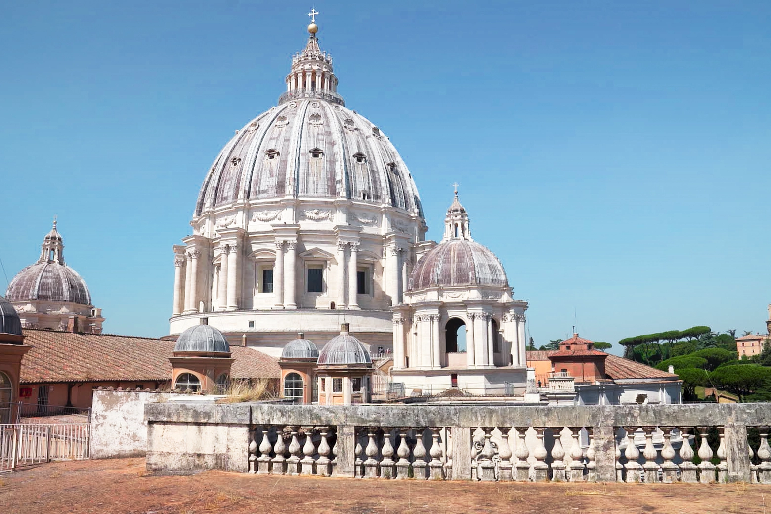 Il famoso "cupolone" della Basilica di San Pietro a Roma