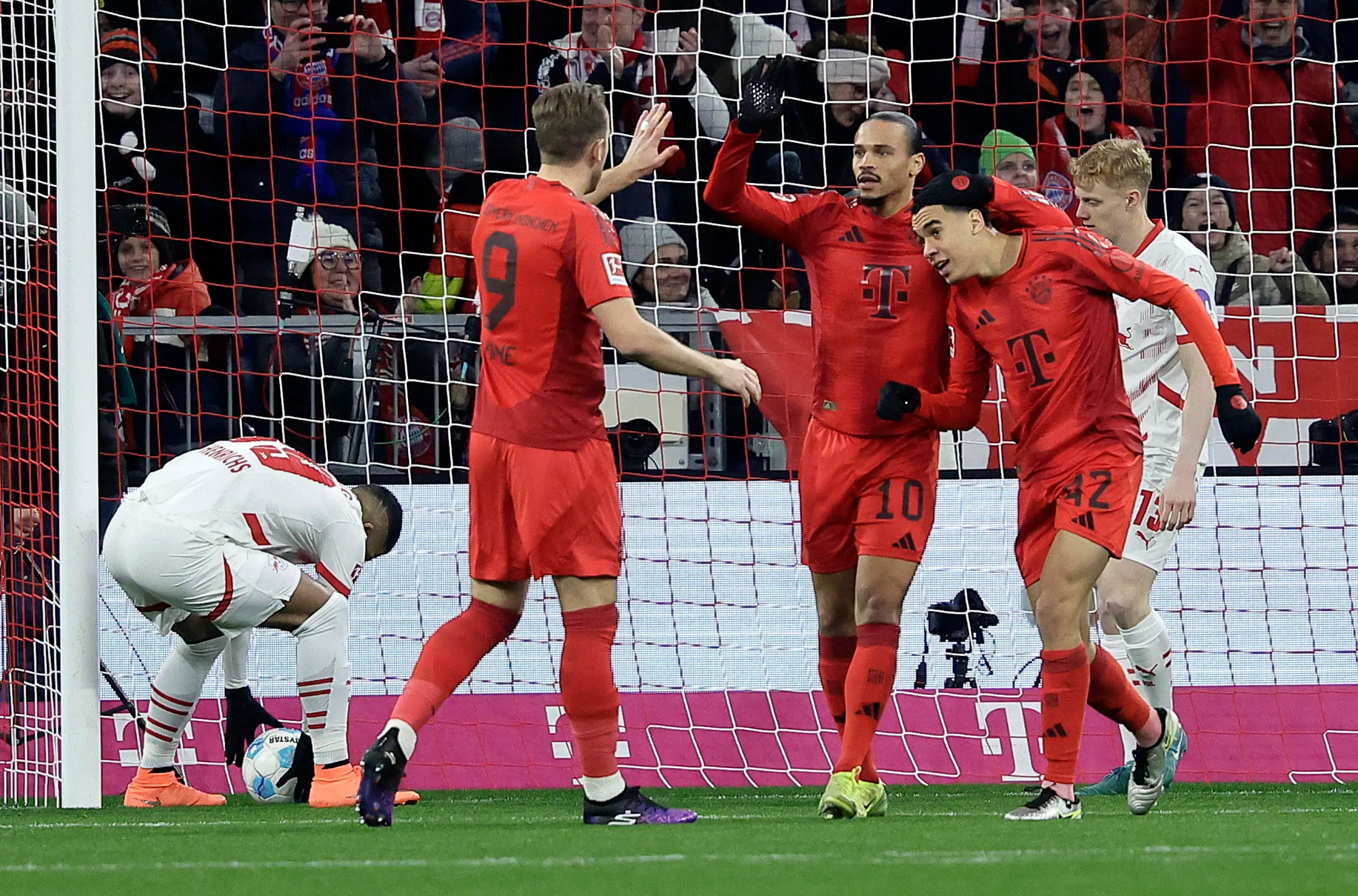 Bundesliga, il Bayern torna alla vittoria: contro il Lipsia finisce 5-1