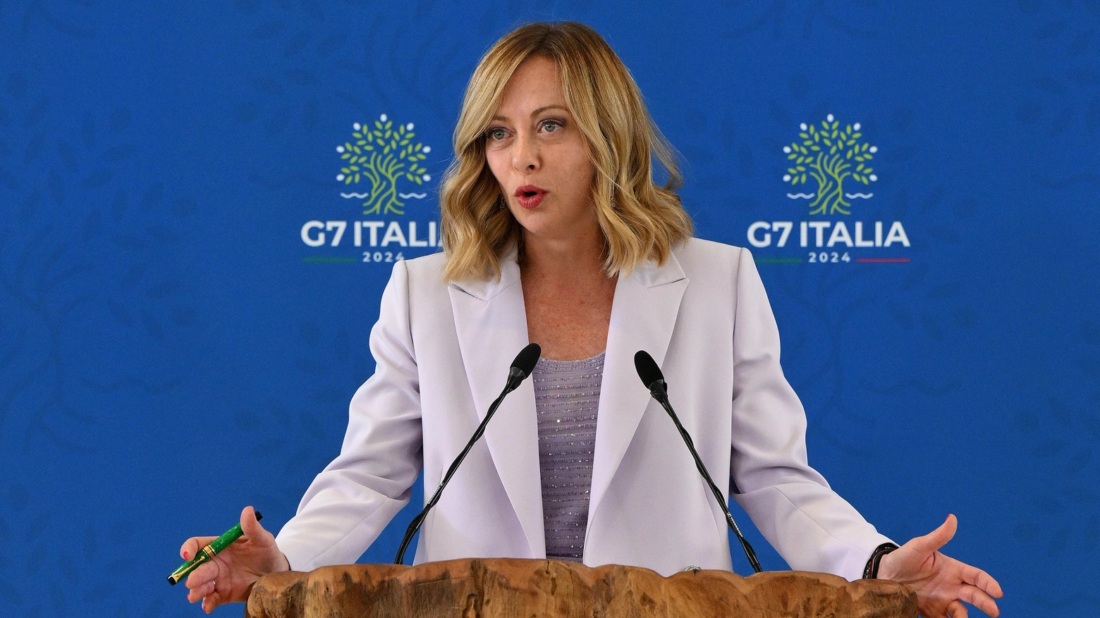 La presidente Giorgia Meloni alla conferenza stampa conclusiva del G7 (Ansa)