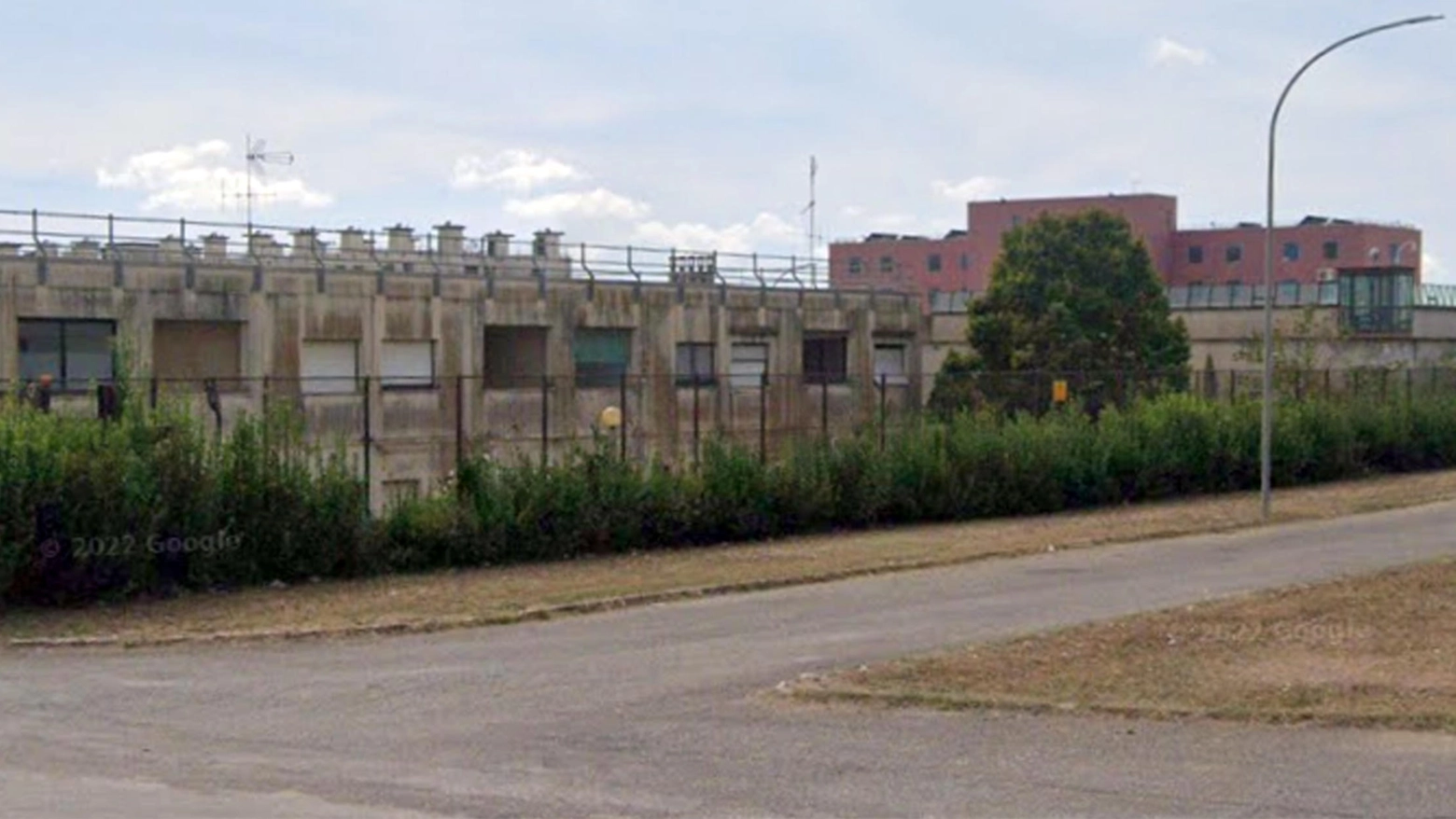 Una veduta del carcere di Velletri (Ansa, Google Maps)