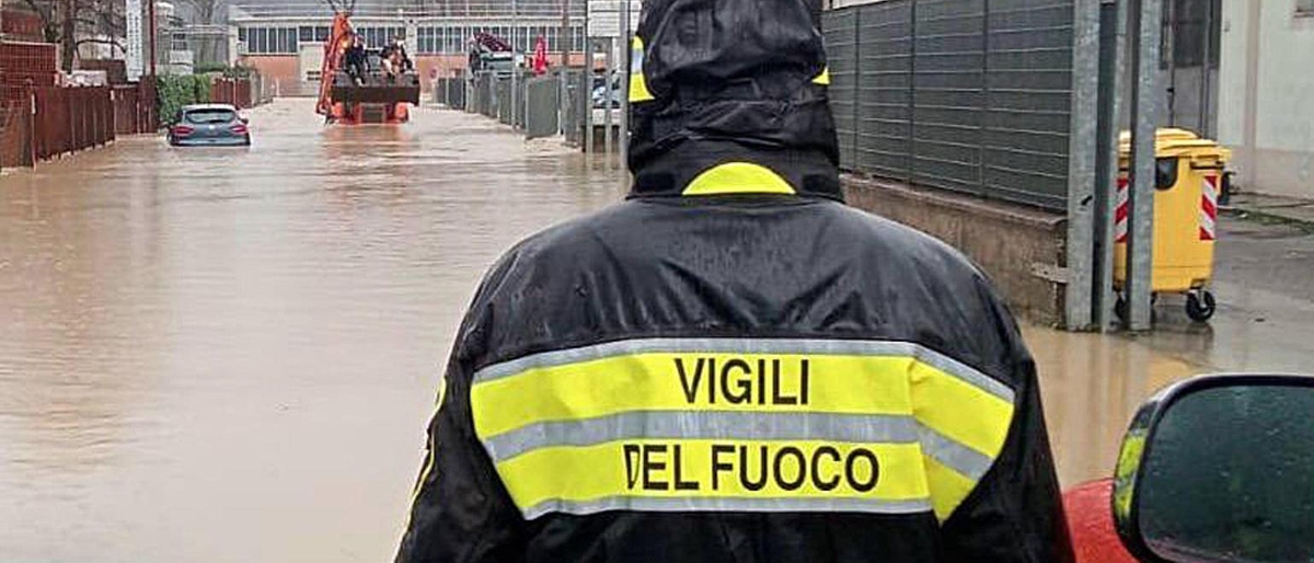 Maltempo in Toscana: soccorsi in corso per persone isolate in 14 comuni