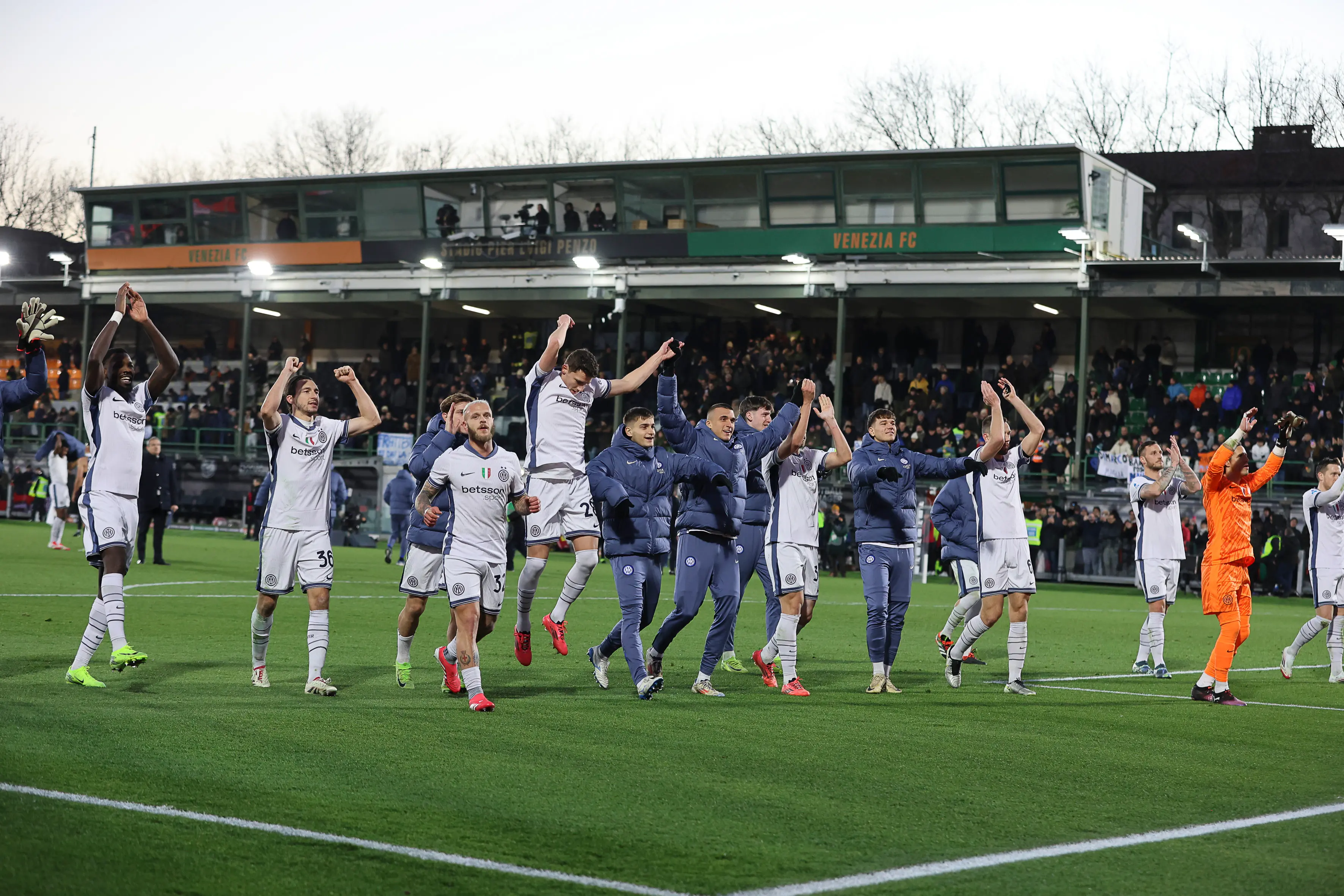 Supercoppa alle spalle, all'Inter basta Darmian per battere il Venezia: scavalcata l’Atalanta