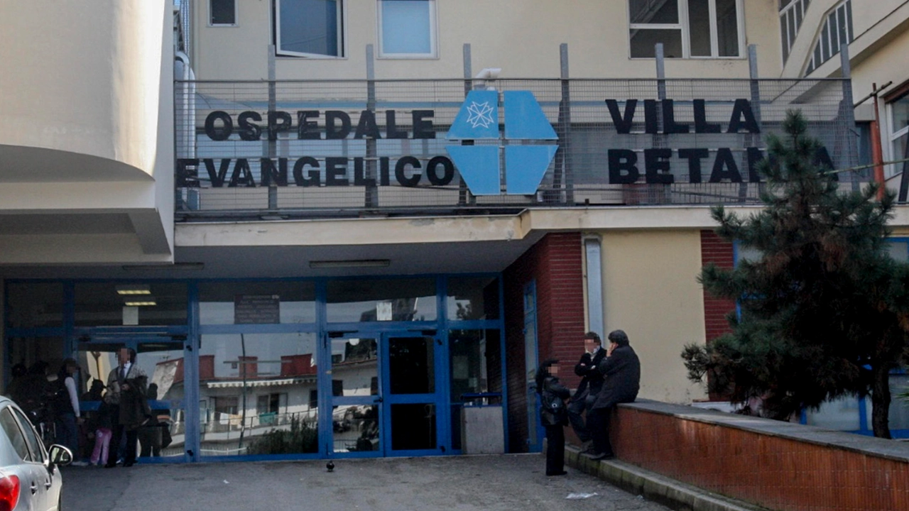 L'ospedale 'Villa Betania' di Napoli (Ansa)