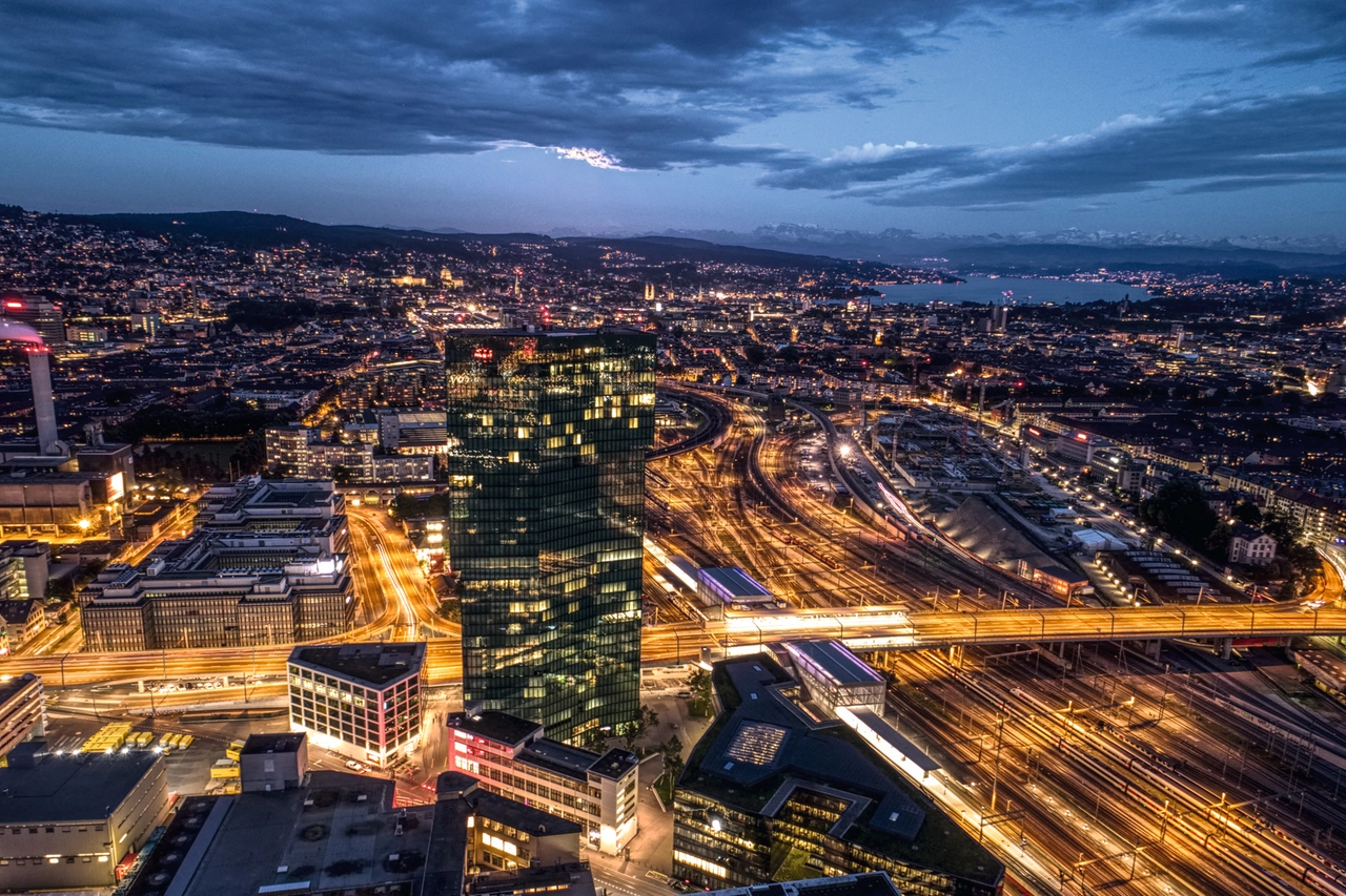 Primetower e i binari della stazione centrale, Zurigo - Svizzera Turismo ph Ramiro Menghini