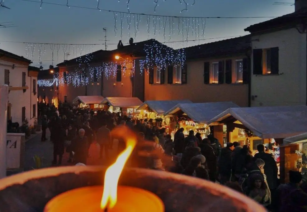 Candelara, il mercatino di Natale a lume di candela