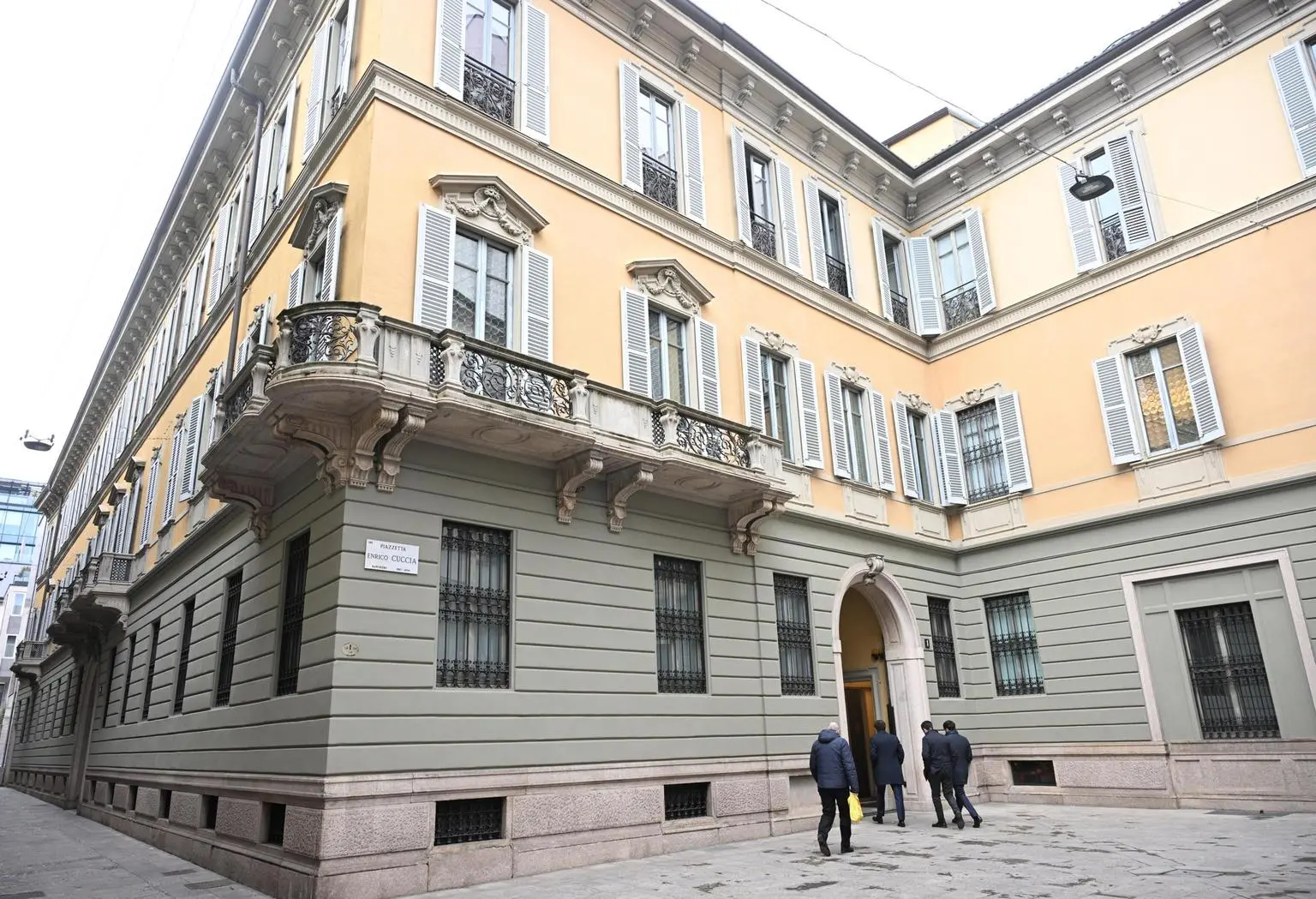 Monte dei Paschi di Siena tenta la scalata a Mediobanca: offerta da 13,3 miliardi di euro. Piazzetta Cuccia: “Offerta ostile”