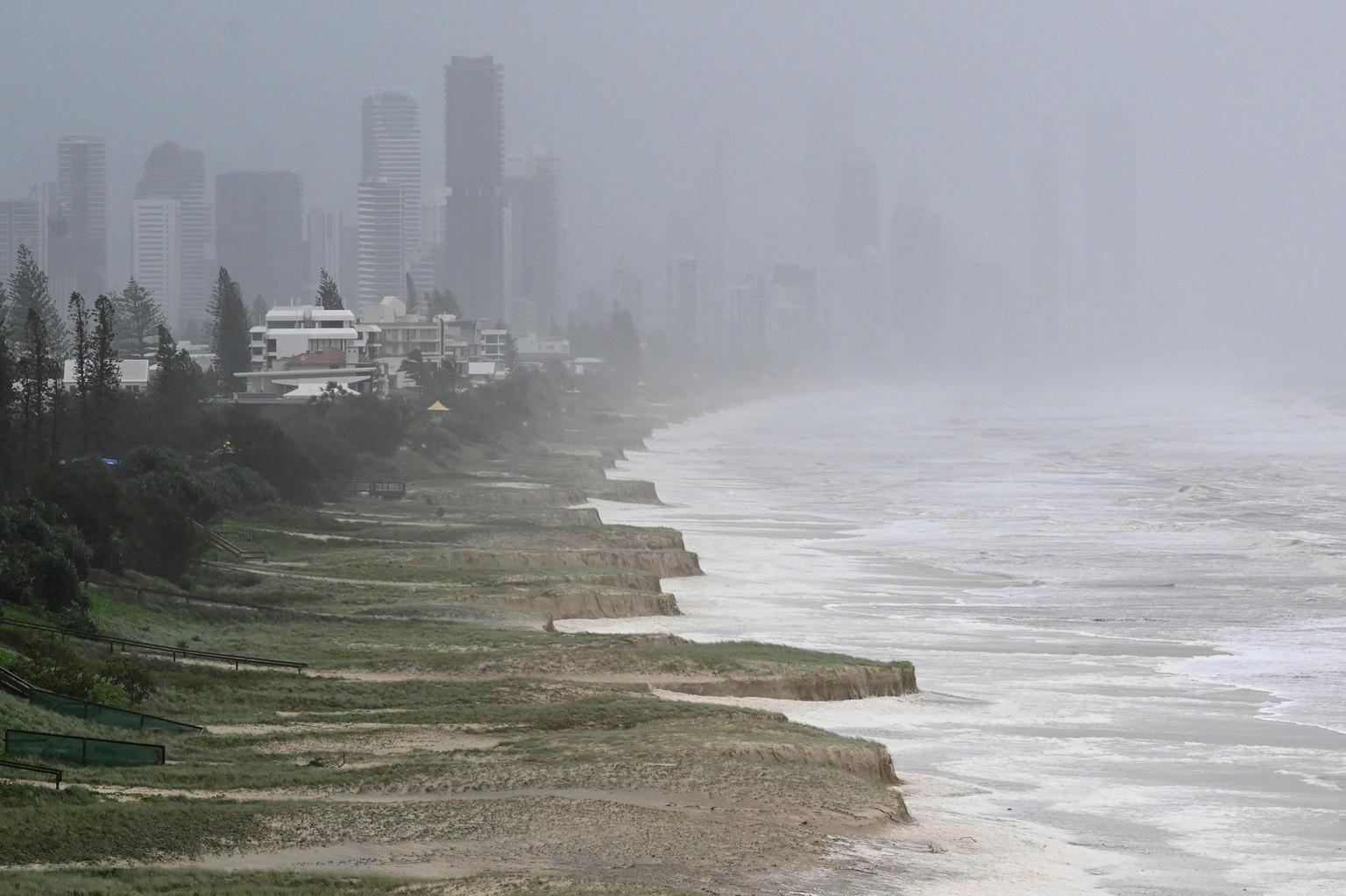 Ciclone tropicale Alfred in Australia: blackout e vittime sulla costa orientale