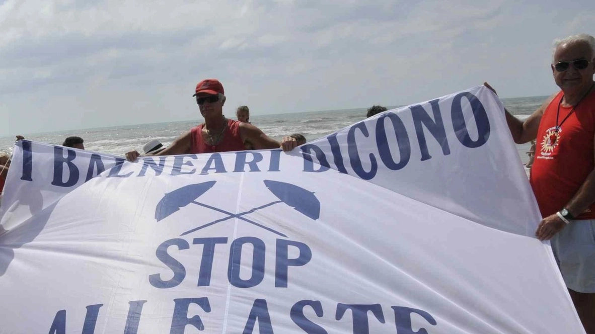 Una protesta dei balneari contro la Bolkestein