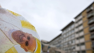 Papa Francesco oggi, le ultime notizie in diretta: “Lieve miglioramento, niente crisi respiratorie”. Arrivato l’esito della Tac