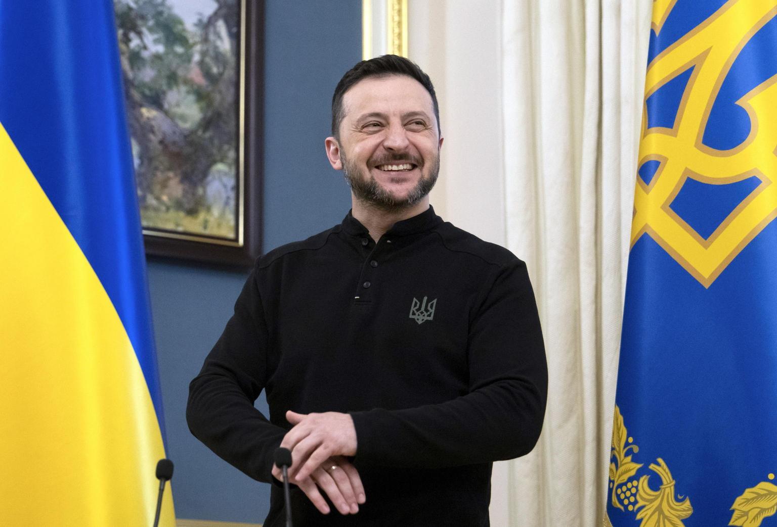 Trump riceve Zelensky alla Casa Bianca, 'è elegante'