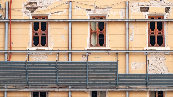 Un edificio oggetto di ristrutturazione con sismabonus