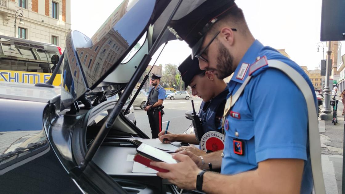 Travolge una moto e scappa. Ma la fuga del pirata della strada dura solo mezz’ora: cosa è successo