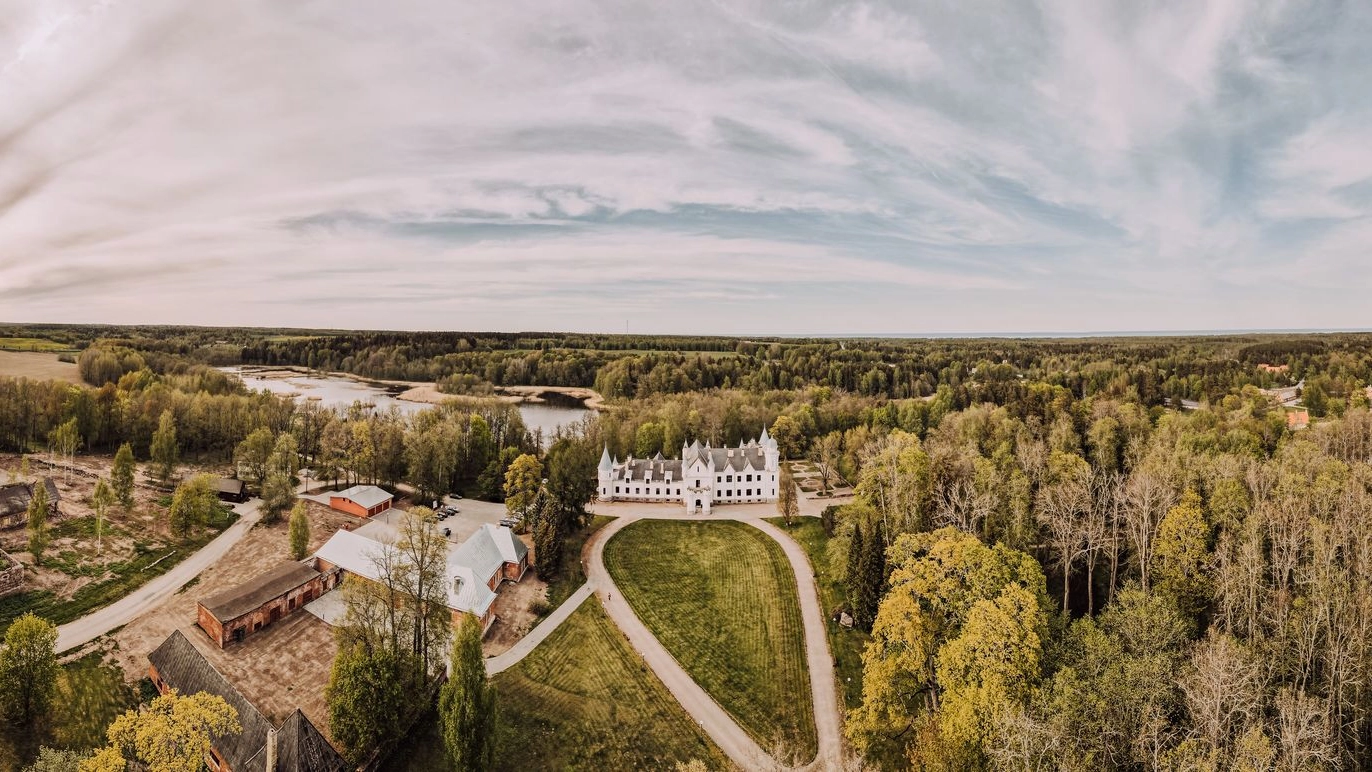 Il castello di Alatskivi, lungo la Strada della Cipolla, la Onion route (ph. estonia.ee)