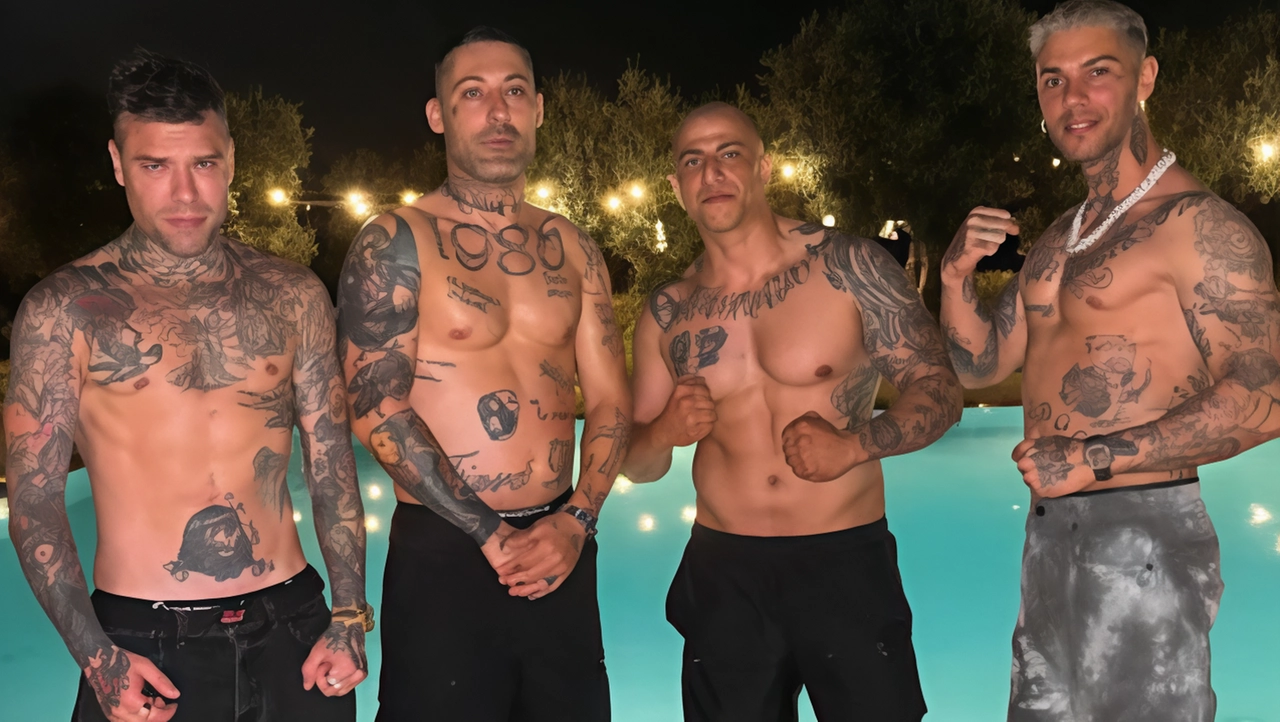 Da sinistra, il rapper Fedez (non indagato), Fabiano Capuzzo, Cristian Rosiello (bodyguard di Fedez, arrestato) ed Emis Killa (non indagato)