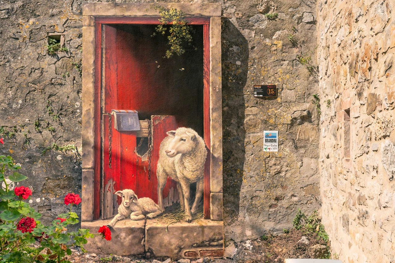 Il trompe l'oeil realizzato da Arianna Fremura a Castelnuovo Val di Cecina