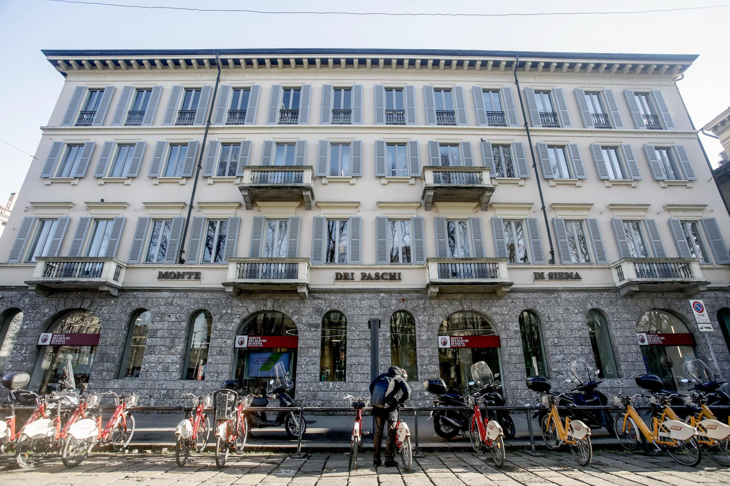 Monte dei Paschi di Siena-Mediobanca, l’esperto dei mercati: “Decideranno gli azionisti. Vantaggi da un terzo polo”