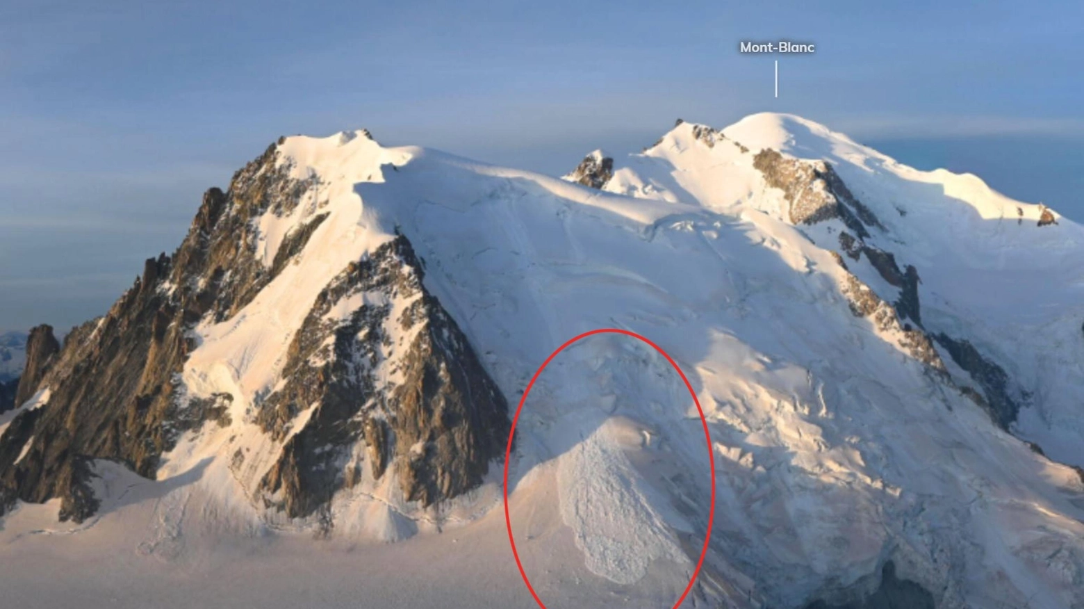 Il seracco crollato sul versante francese del massiccio del Monte Bianco