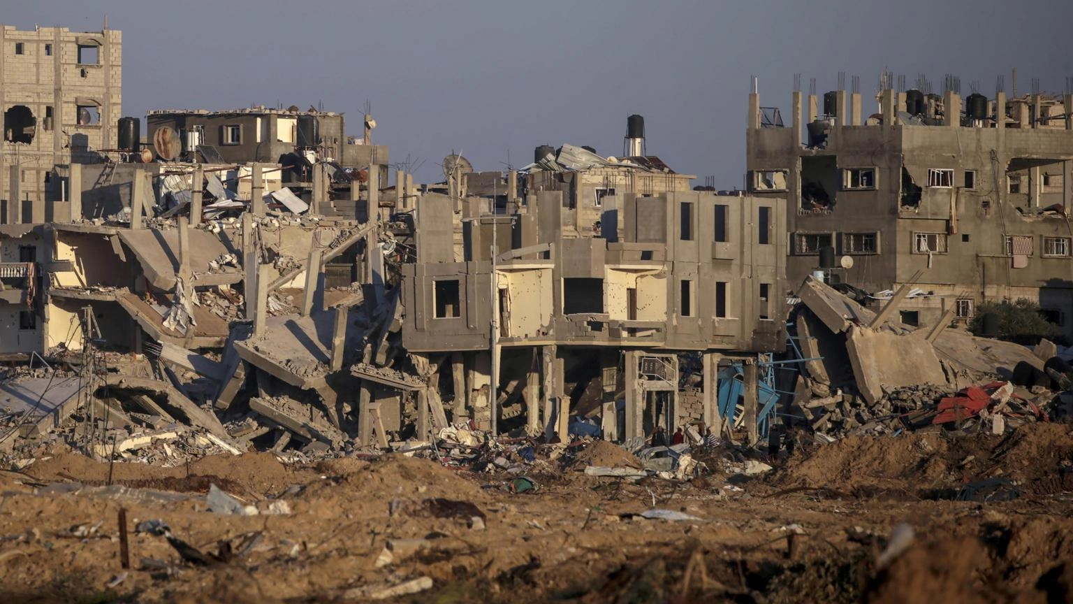 Gaza, media: 4 morti in raid Israele su campo profughi Bureij