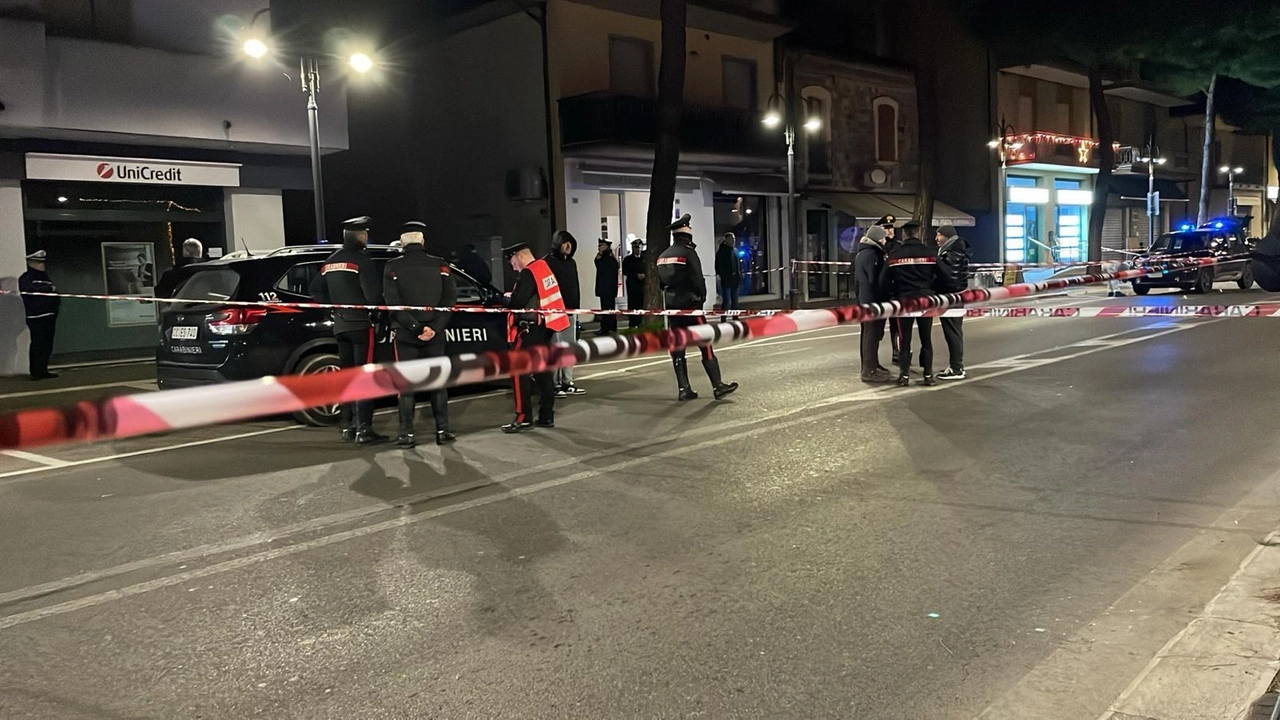 Un uomo armato di coltello ha aggredito diverse persone a Villa Verucchio durante il Capodanno. Fermato da un carabiniere.