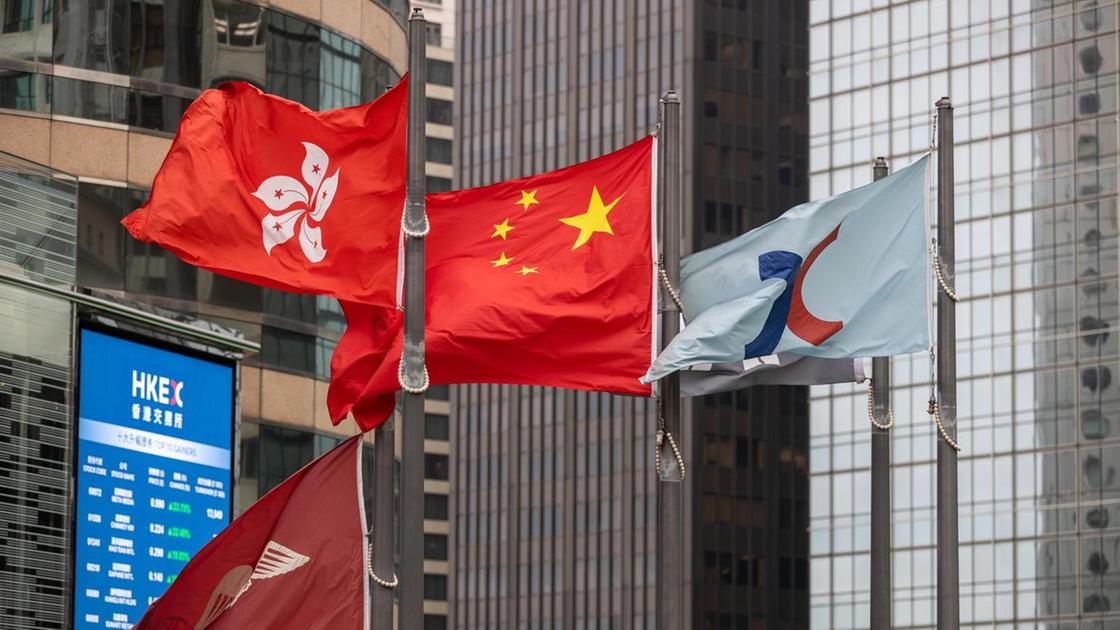 Borsa: Hong Kong poco mossa, apre a +0,01%