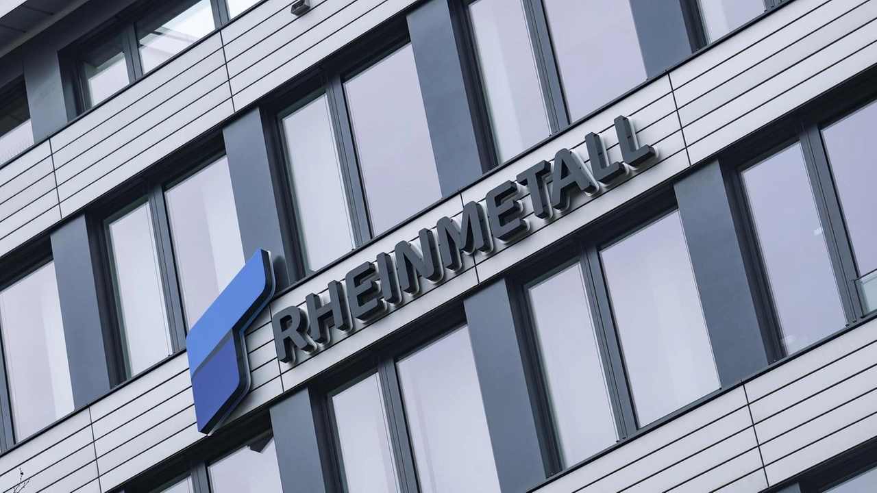 L'azienda tedesca Rheinmetall annuncia 8.000 assunzioni entro il 2025, espandendosi nel settore militare e creando siti ibridi.