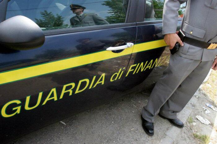 Afragola, laboratorio clandestino di fuochi d’artificio: arrestato un 24enne