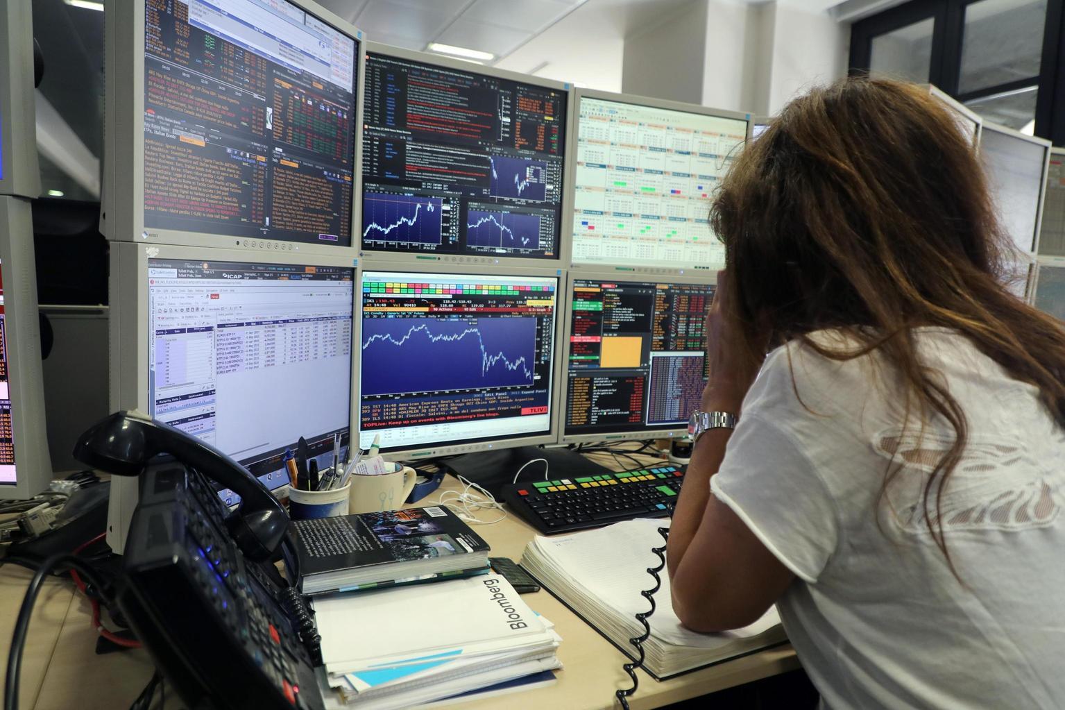 Lo spread tra Btp e Bund chiude in rialzo a 112 punti