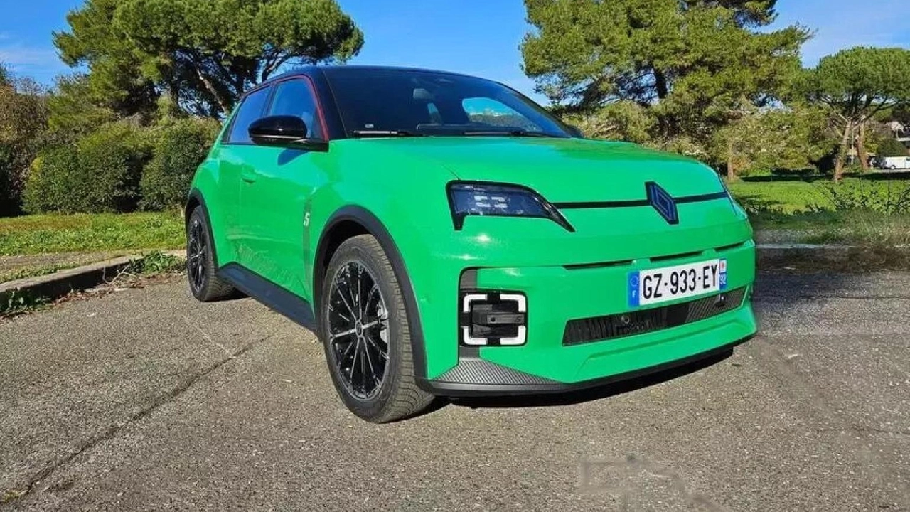 Renault 5 / Alpine A290 vince il titolo di The Car of the Year 2025 al Bruxelles Motor Show, scelta da 60 giurati internazionali.