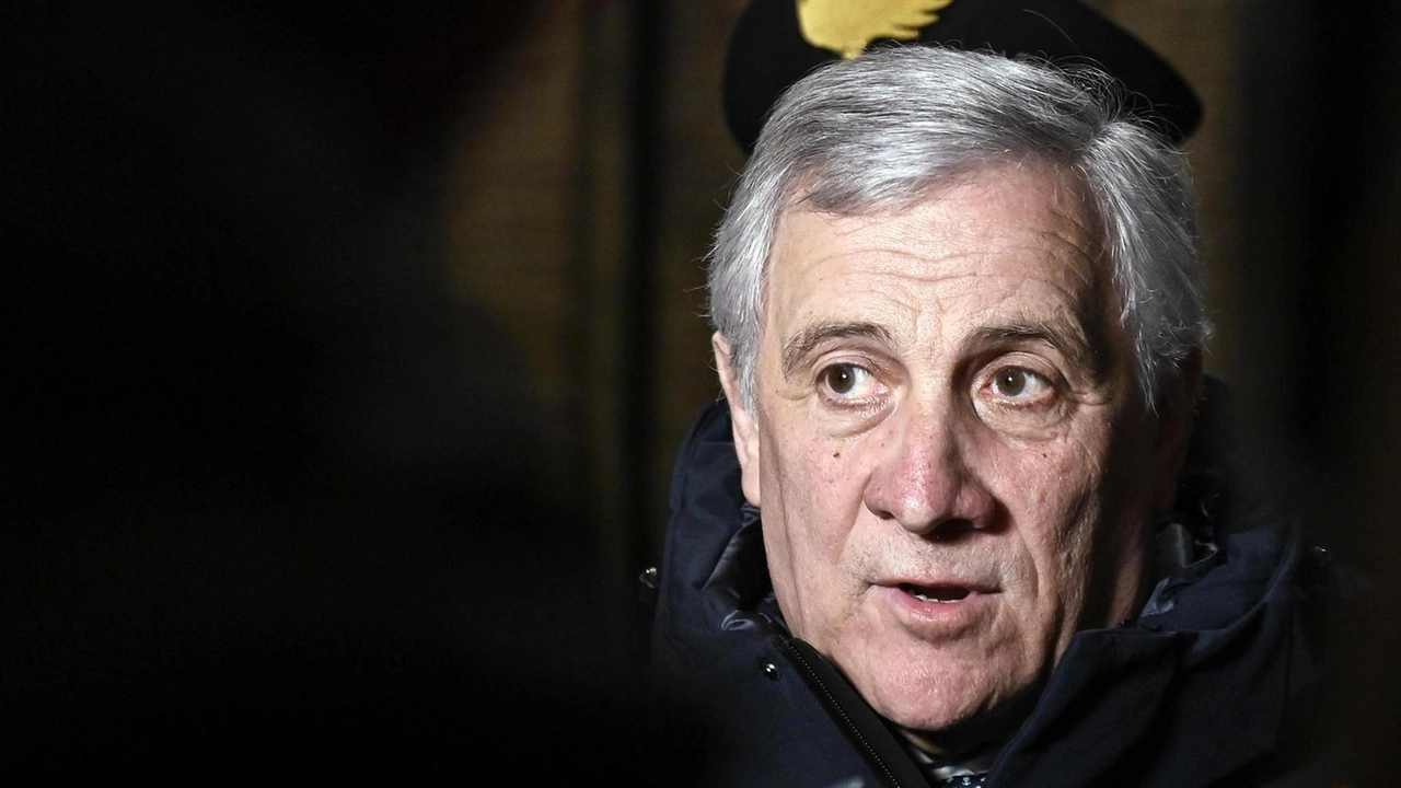 Antonio Tajani, leader di Forza Italia, ribadisce la necessità di una competenza nazionale sul fine vita e si oppone all'accanimento terapeutico.