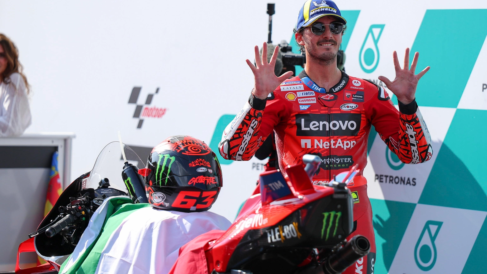 Pecco dieci volte primo la domenica, come lui solo altri cinque campionissimi, e senza le Sprint sarebbe in testa alla classifica: Bagnaia comunque nella storia