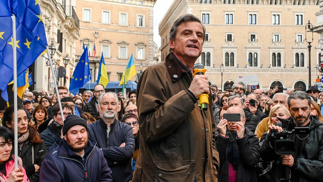 Calenda scende in piazza: “Subito l’esercito europeo. Dazi contro quelli Usa”