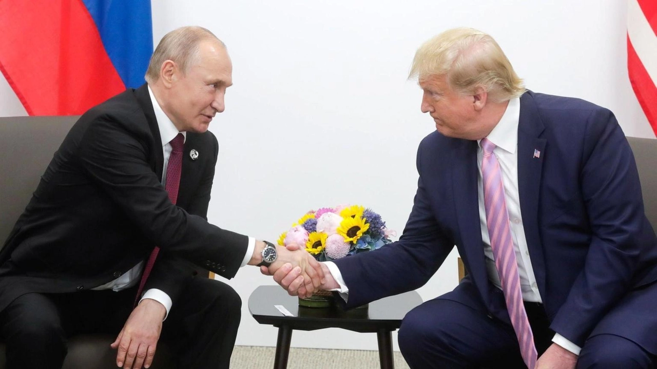 Trump ordina organizzazione di una telefonata con Putin per pianificare un incontro e porre fine alla guerra in Ucraina.