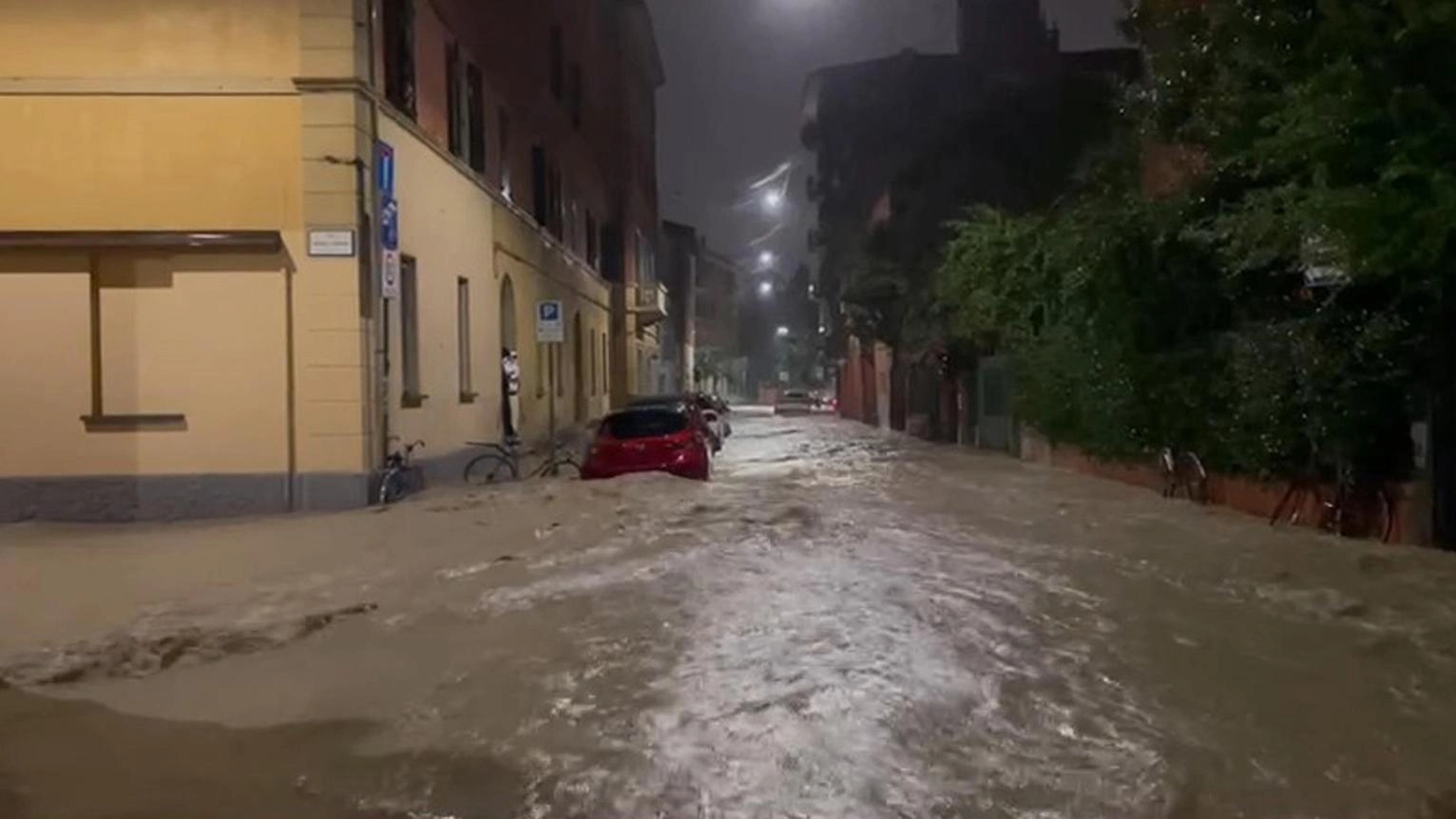 Un disperso dopo l'alluvione nel Bolognese