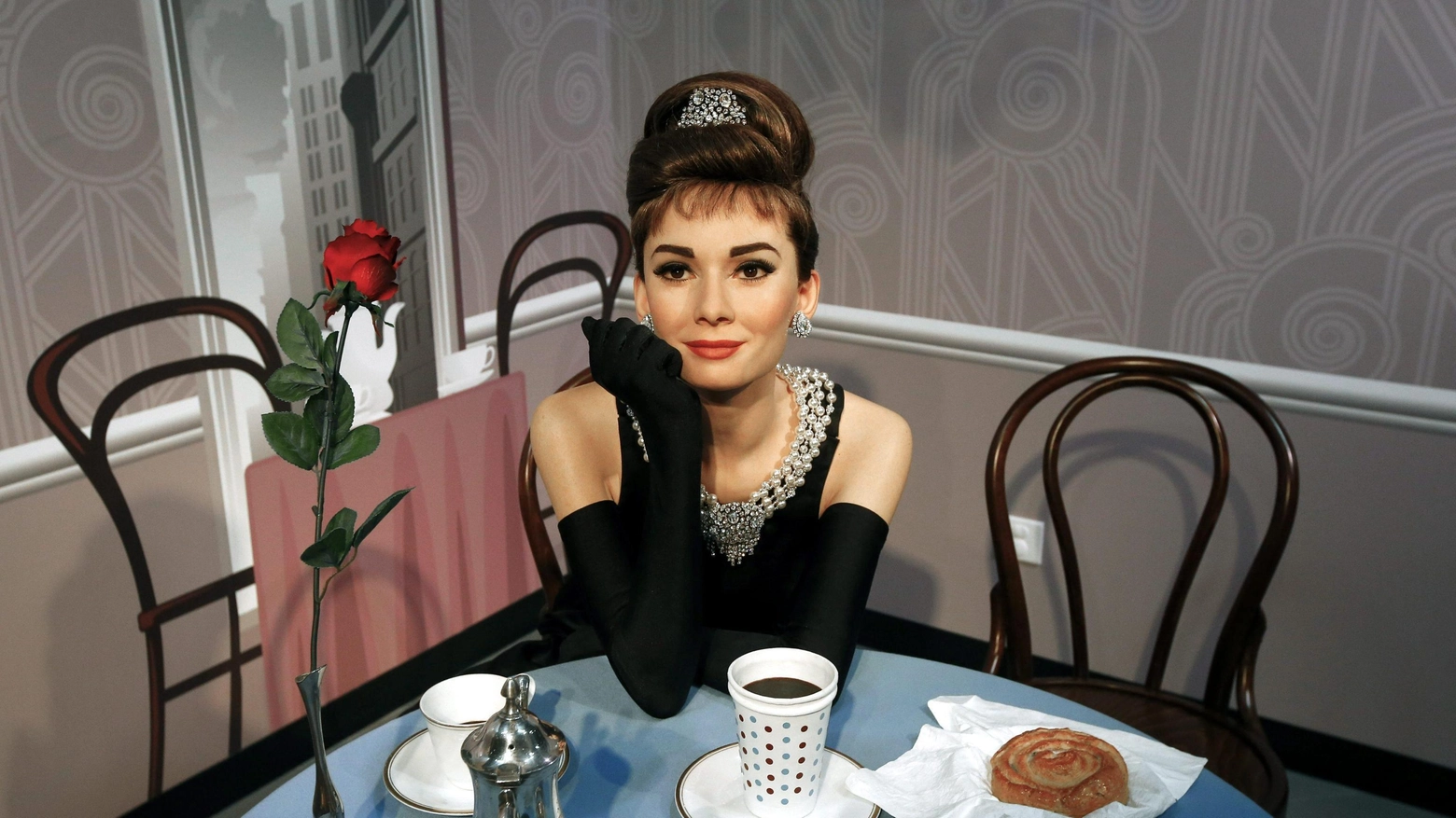 Audrey Hepburn in 'Colazione da Tiffany' (Ansa Foto)