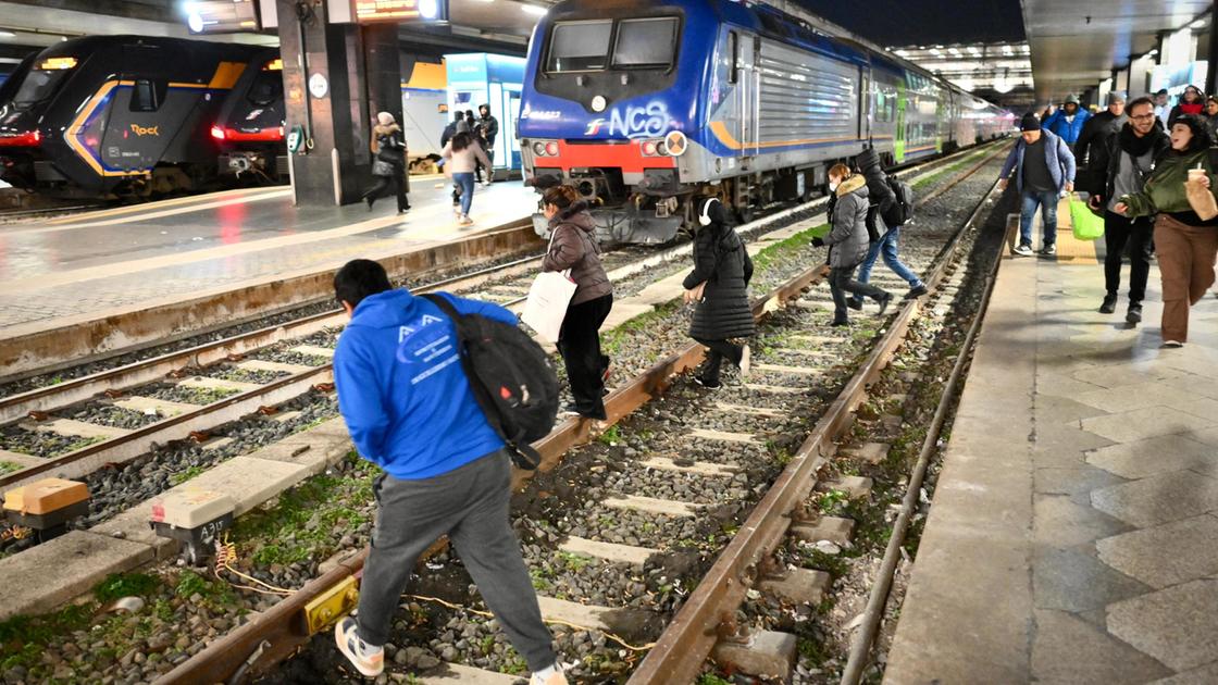 Treni, cosa bisogna fare: “Biglietti a prezzi più bassi nelle stazioni secondarie”