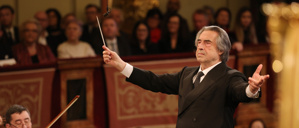 Muti e il “suo” concerto di Capodanno a Vienna: “Fratellanza”, i valzer di Strauss e la prima donna