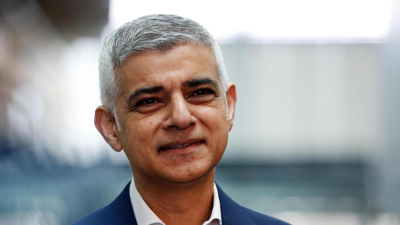 Il Labour vince anche a Londra, Khan confermato sindaco