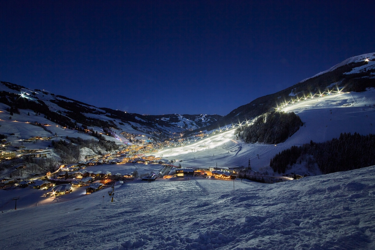 Piste illuminate di notte a Saalsbach