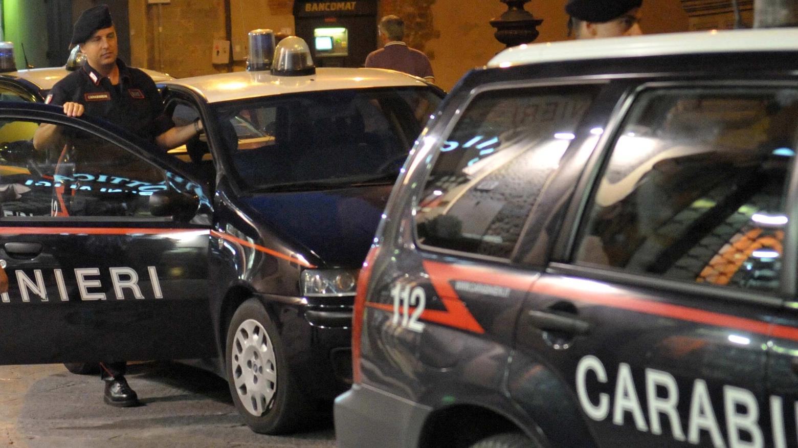 Una pattuglia di carabinieri durante una controllo