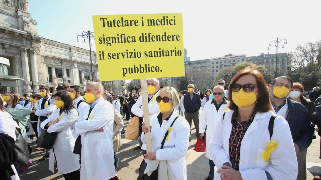 Forza Italia: Medici di base per 18 ore nelle Case di comunità, no a dipendenza pubblica