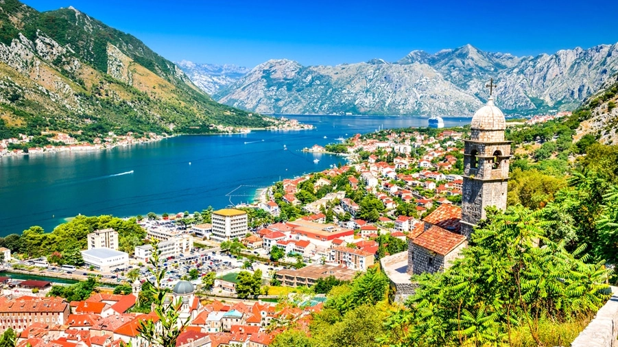 La baia di Kotor in Montenegro