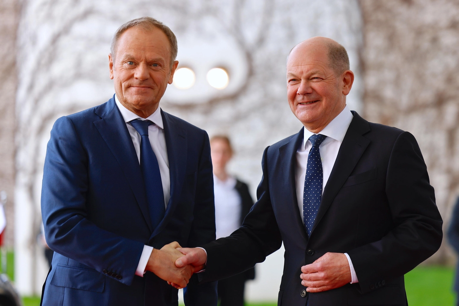 Il cancelliere tedesco Olaf Scholz (a destra) con il premier polacco Donald Tusk