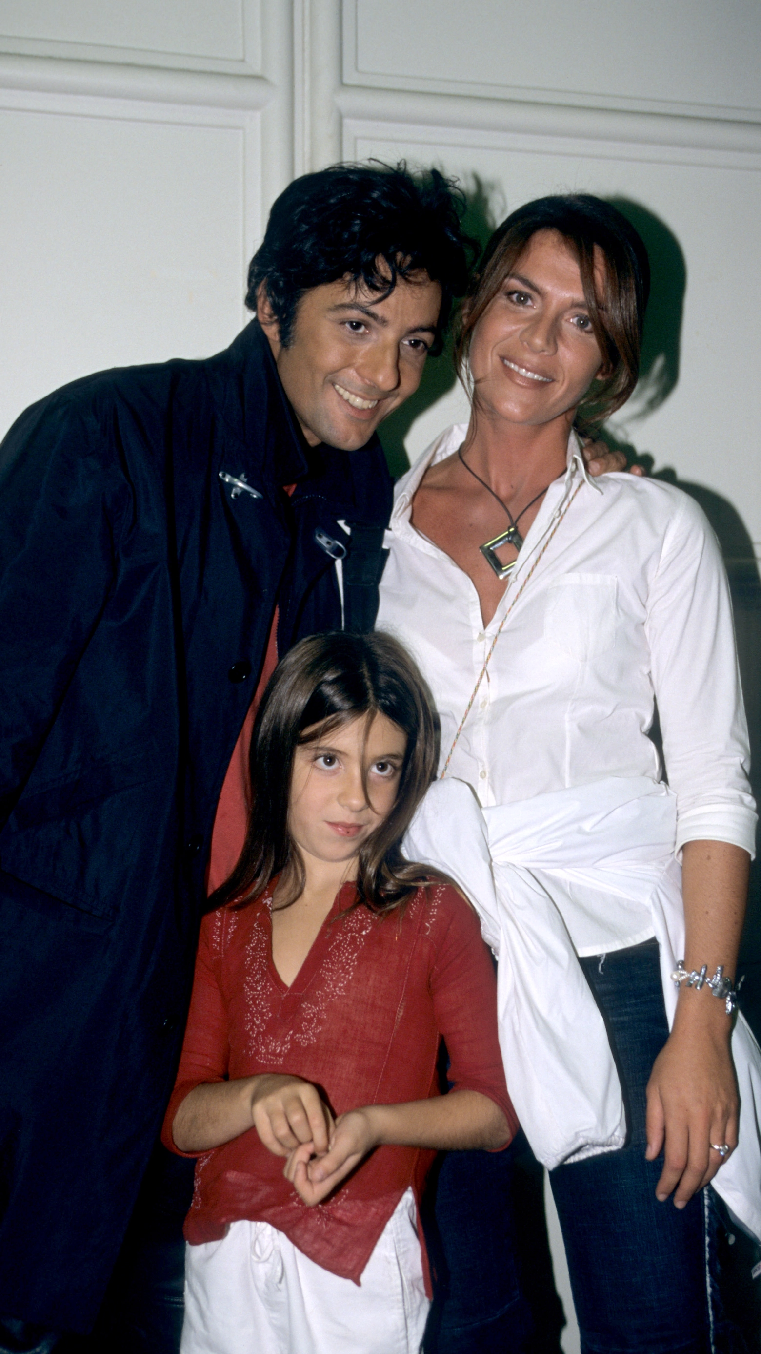 Fiorello con la moglie Susanna Biondo e la figlia di lei, Olivia Testa (Fotogramma)