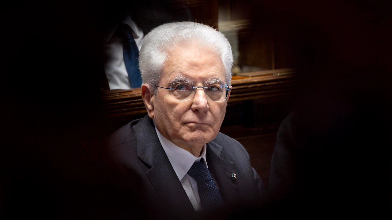 La rete di pirati informatici smascherata dall'inchiesta milanese avrebbe intercettato anche una mail di Sergio Mattarella