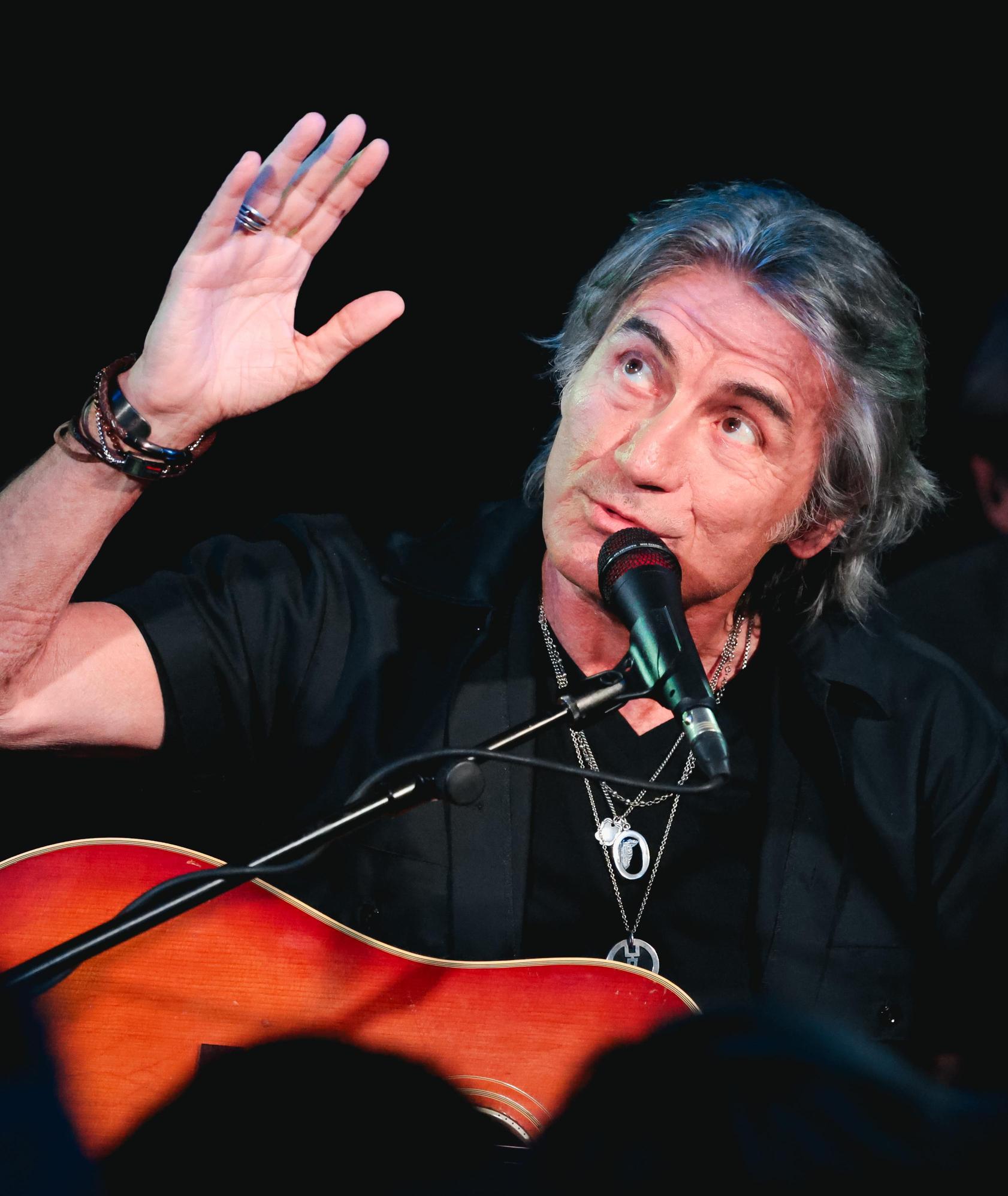 Ligabue fa 65: "Chi li sente? C’è ancora bumba"