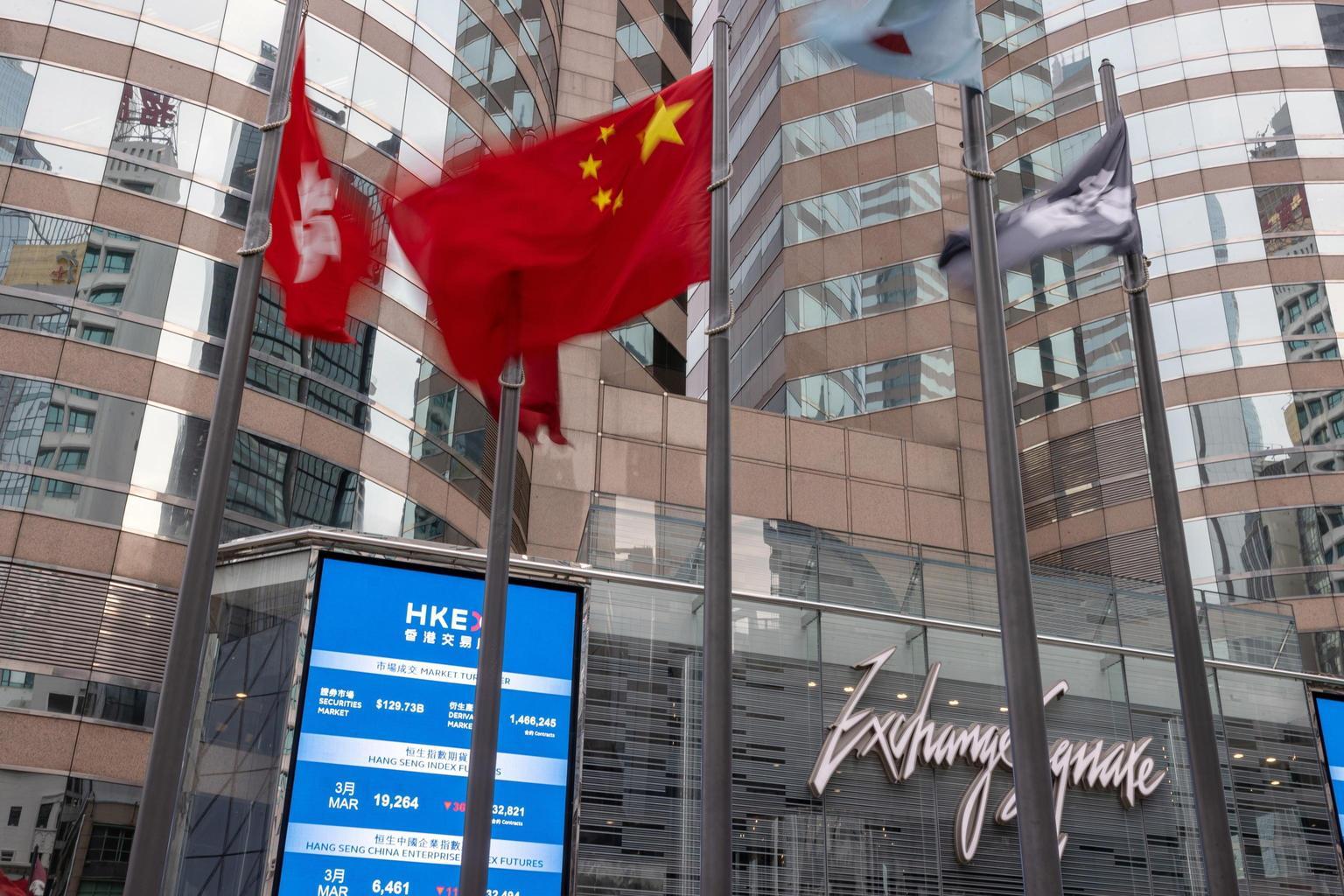 La Borsa di Hong Kong riparte in positivo: Hang Seng e titoli tech in rialzo