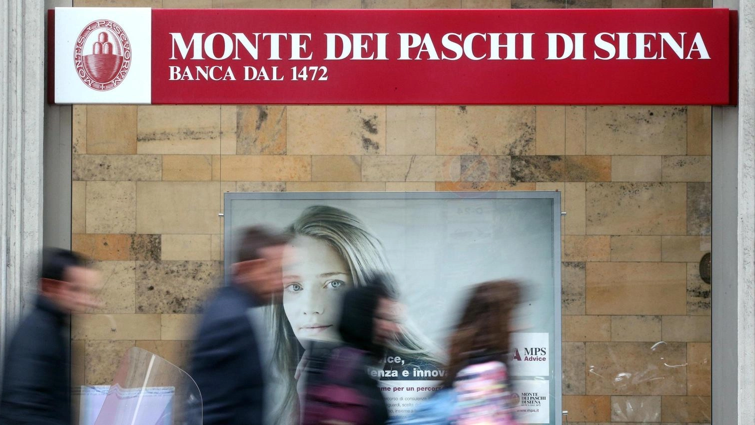 Fitch alza il rating di Mps a BB+, outlook positivo