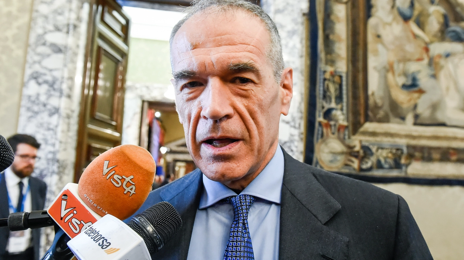 L’ex commissario alla spending review: positivo il rispetto delle linee di Bruxelles. “Questa manovra protegge i redditi bassi, ma non aumenta i soldi per l’istruzione”